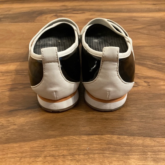 AJ Valenci flats - Picture 7 of 9